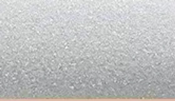 Close-up of the fine head's pale, fine grit